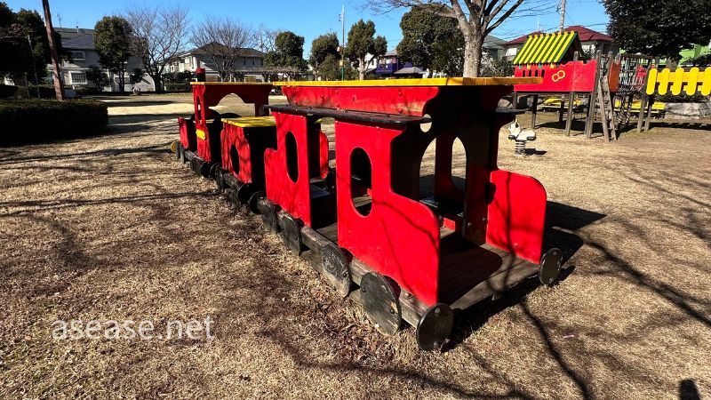 西根西第一児童公園の汽車の遊具